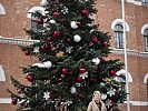 Verteidigungsministerin Klaudia Tanner im Carl Szokoll-Hof. (Bild öffnet sich in einem neuen Fenster)