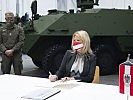 Ministerin Tanner bei "General Dynamics European Land Systems"-Steyr. (Bild öffnet sich in einem neuen Fenster)