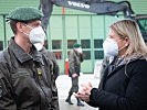 Ministerin Tanner beim Pionierbataillon 2. (Bild öffnet sich in einem neuen Fenster)