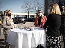 Ministerin Tanner bei Lehrlingstestung in Wels. (Bild öffnet sich in einem neuen Fenster)