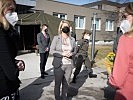 Ministerin Tanner bei Lehrlingstestung in Wels. (Bild öffnet sich in einem neuen Fenster)