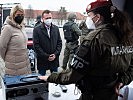 Klaudia Tanner besuchte die Militärpolizei. (Bild öffnet sich in einem neuen Fenster)