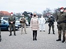 Klaudia Tanner besuchte die Militärpolizei. (Bild öffnet sich in einem neuen Fenster)