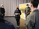 Ministerin Tanner besuchte die Soldaten in Wiener Neustadt. (Bild öffnet sich in einem neuen Fenster)