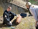 Ministerin Klaudia Tanner besuchte den Entminungsdienst. (Bild öffnet sich in einem neuen Fenster)