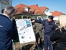 Klaudia Tanner und Karl Nehammer an der Grenze im Burgenland. (Bild öffnet sich in einem neuen Fenster)