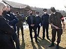 Klaudia Tanner und Karl Nehammer an der Grenze im Burgenland. (Bild öffnet sich in einem neuen Fenster)