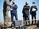 Klaudia Tanner und Karl Nehammer an der Grenze im Burgenland. (Bild öffnet sich in einem neuen Fenster)