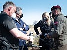 Klaudia Tanner und Karl Nehammer an der Grenze im Burgenland. (Bild öffnet sich in einem neuen Fenster)