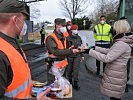 Osterbesuch: Klaudia Tanner bei Soldaten in Gmünd. (Bild öffnet sich in einem neuen Fenster)