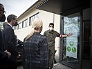 Ministerin Tanner bei der Teststation in Frastanz in Vorarlberg. (Bild öffnet sich in einem neuen Fenster)