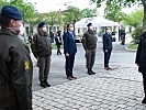 Klaudia Tanner beim Handentschärferzentrum in Wien. (Bild öffnet sich in einem neuen Fenster)