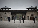 Klaudia Tanner in der KZ-Gedenkstätte Mauthausen. (Bild öffnet sich in einem neuen Fenster)