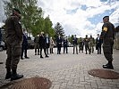 Klaudia Tanner bei einer Übung der 3. Jägerbrigade. (Bild öffnet sich in einem neuen Fenster)