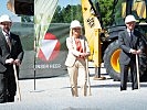 Ministerin Tanner beim Spatenstich in der Schwarzenberg-Kaserne. (Bild öffnet sich in einem neuen Fenster)