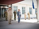 Ministerin Tanner auf Truppenbesuch bei der EUFOR-Mission. (Bild öffnet sich in einem neuen Fenster)