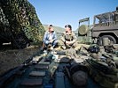 Ministerin Tanner auf Truppenbesuch bei der EUFOR-Mission. (Bild öffnet sich in einem neuen Fenster)