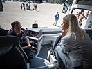 Klaudia Tanner übergab neue Reisebusse. (Bild öffnet sich in einem neuen Fenster)