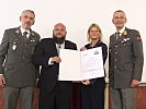 Ministerin Klaudia Tanner bei der Deutschmeister-Gala 2021 in Wien. (Bild öffnet sich in einem neuen Fenster)