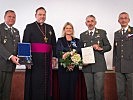 Ministerin Klaudia Tanner bei der Deutschmeister-Gala 2021 in Wien. (Bild öffnet sich in einem neuen Fenster)