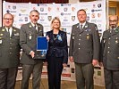 Ministerin Klaudia Tanner bei der Deutschmeister-Gala 2021 in Wien. (Bild öffnet sich in einem neuen Fenster)