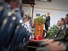 Klaudia Tanner bei den Ausmusterungs-Feierlichkeiten in Wr. Neustadt. (Bild öffnet sich in einem neuen Fenster)