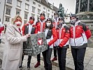 Klaudia Tanner verabschiedet Athletinnen und Athleten nach Peking. (Bild öffnet sich in einem neuen Fenster)