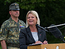 Verteidigungsministerin Tanner bei Kommandoübergabe der 6. Gebirgsbrigade. (Bild öffnet sich in einem neuen Fenster)