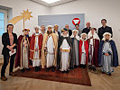 Sternsinger bei Verteidigungsministerin Klaudia Tanner. (Bild öffnet sich in einem neuen Fenster)