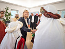 Sternsinger bei Verteidigungsministerin Klaudia Tanner. (Bild öffnet sich in einem neuen Fenster)