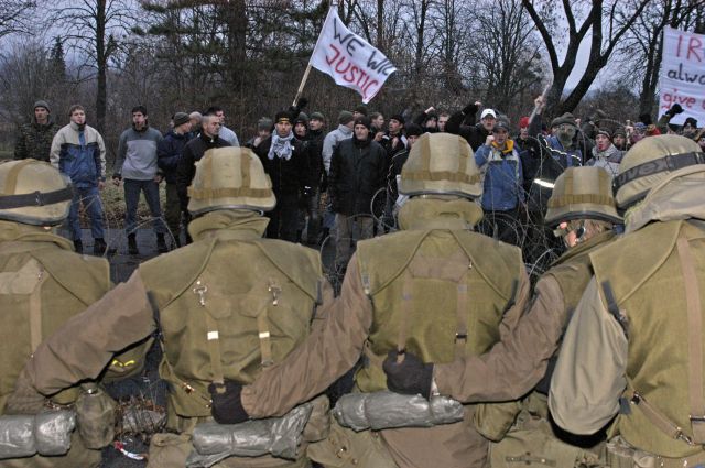 Bildname: 09_dispute_04.jpg, momentane Bildgröße: 640x425 px Bildgröße auf die Monitorauflösung (640x480 px) optimiert