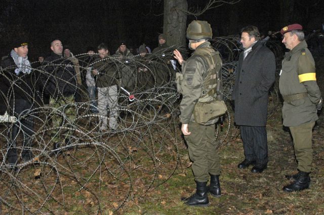 Bildname: 09_dispute_06.jpg, momentane Bildgröße: 640x425 px Bildgröße auf die Monitorauflösung (640x480 px) optimiert