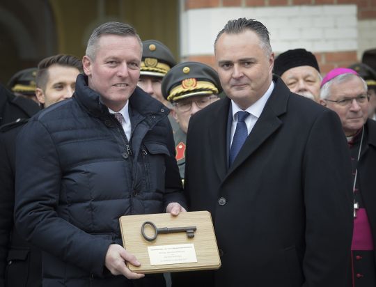 Bildgröße auf die Monitorauflösung (640x480 px) optimiert