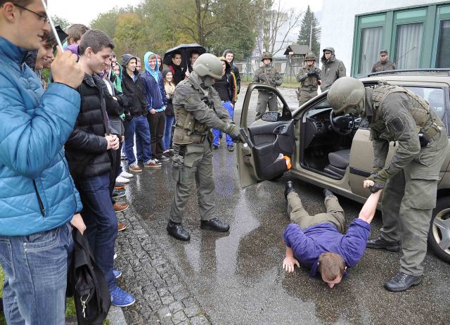 Bildgr&ouml;&szlig;e auf die Monitoraufl&ouml;sung (640x480 px) optimiert