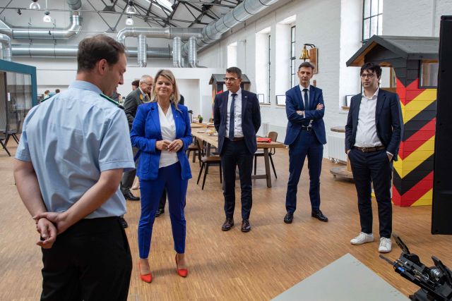 Bildgröße auf die Monitorauflösung (640x480 px) optimiert