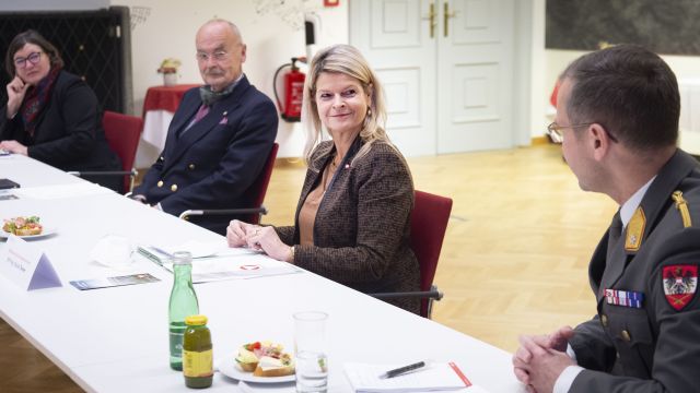 Bildgröße auf die Monitorauflösung (640x480 px) optimiert
