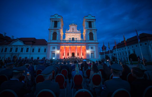 Bildgröße auf die Monitorauflösung (640x480 px) optimiert