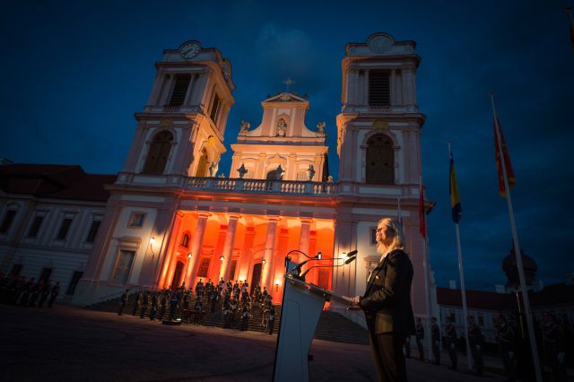 Bildgröße auf die Monitorauflösung (640x480 px) optimiert