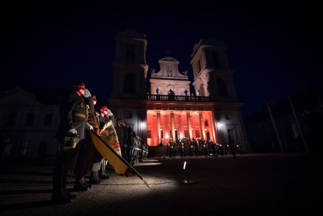 Bildgröße auf die Monitorauflösung (640x480 px) optimiert