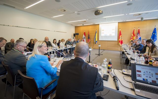 Bildgröße auf die Monitorauflösung (640x480 px) optimiert