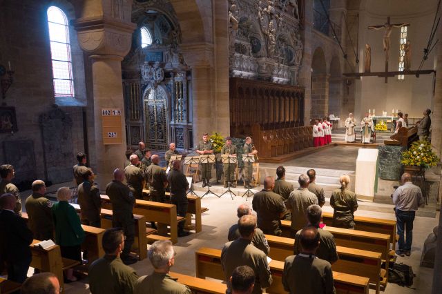 Bildgröße auf die Monitorauflösung (640x480 px) optimiert