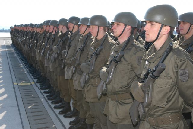 Bildname: ang_zeltweg_maerz06_004.jpg, momentane Bildgröße: 640x427 px Bildgröße auf die Monitorauflösung (640x480 px) optimiert