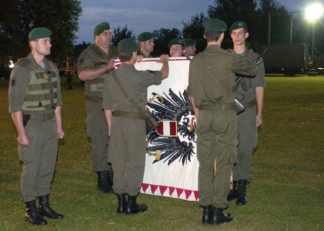 Bildname: ange_ratschend07_12.jpg, momentane Bildgröße: 640x457 px Bildgröße auf die Monitorauflösung (640x480 px) optimiert