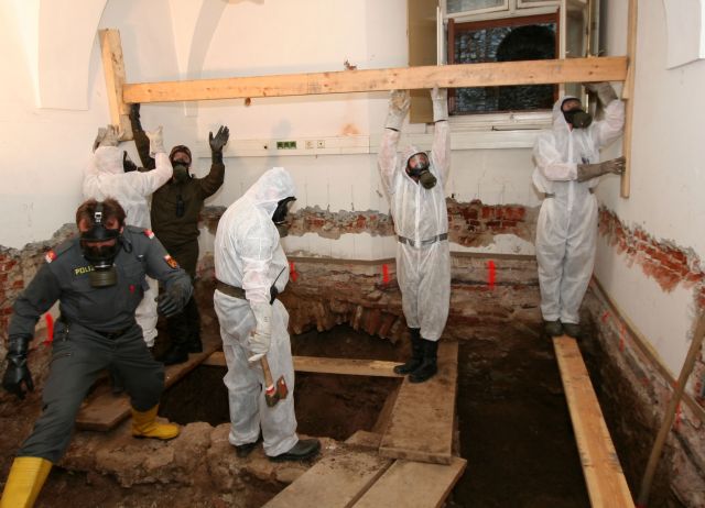 Bildname: asse_graz_paulustor_10.jpg, momentane Bildgröße: 640x462 px Bildgröße auf die Monitorauflösung (640x480 px) optimiert