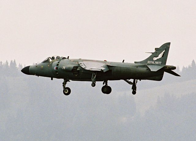 Bildname: bild_23_sea_harrier.jpg, momentane Bildgröße: 640x462 px Bildgröße auf die Monitorauflösung (640x480 px) optimiert