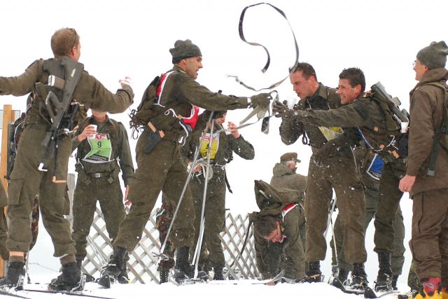 Bildname: bmschi07_pat_08.jpg, momentane Bildgröße: 640x427 px Bildgröße auf die Monitorauflösung (640x480 px) optimiert