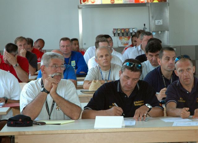 Bildname: briefing5.jpg, momentane Bildgröße: 640x462 px Bildgröße auf die Monitorauflösung (640x480 px) optimiert