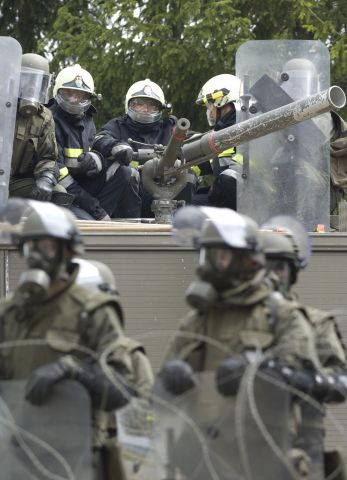 Bildname: bundesheer_minich_sen_3023.jpg, momentane Bildgröße: 347x480 px Bildgröße auf die Monitorauflösung (640x480 px) optimiert