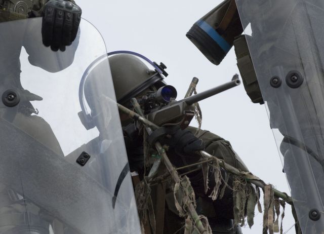 Bildname: bundesheer_minich_sen_3030.jpg, momentane Bildgröße: 640x462 px Bildgröße auf die Monitorauflösung (640x480 px) optimiert