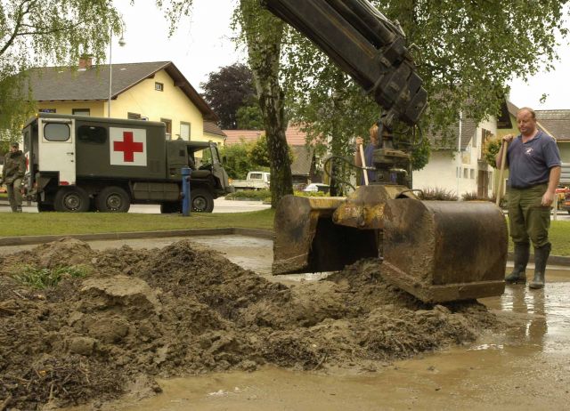 Bildname: bundesheer_wurm_002.jpg, momentane Bildgröße: 640x462 px Bildgröße auf die Monitorauflösung (640x480 px) optimiert